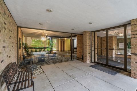 Tiny photo for 320 Claymoor Road #1C, Hinsdale, IL 60521 (MLS # 12611753)