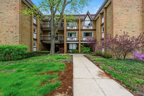 Tiny photo for 320 Claymoor Road #1C, Hinsdale, IL 60521 (MLS # 12611753)