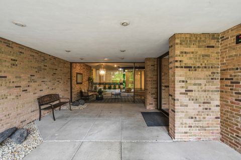Tiny photo for 320 Claymoor Road #1C, Hinsdale, IL 60521 (MLS # 12611753)