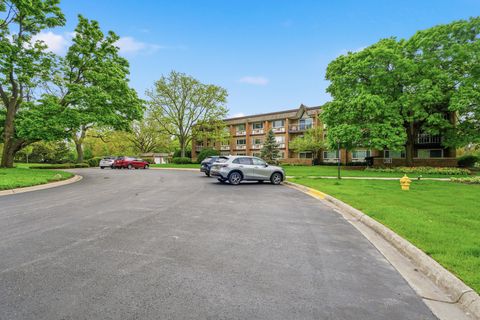 Tiny photo for 320 Claymoor Road #1C, Hinsdale, IL 60521 (MLS # 12611753)