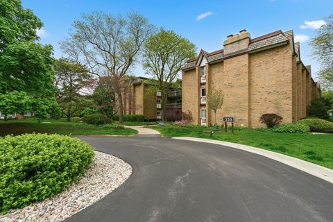 Tiny photo for 320 Claymoor Road #1C, Hinsdale, IL 60521 (MLS # 12611753)