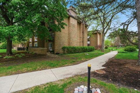 Tiny photo for 320 Claymoor Road #1C, Hinsdale, IL 60521 (MLS # 12611753)