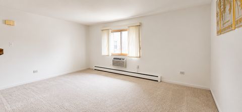 Tiny photo for 1243 Washington Street E #C304, Des Plaines, IL 60016 (MLS # 12709846)