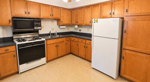 Tiny photo for 1243 Washington Street E #C304, Des Plaines, IL 60016 (MLS # 12709846)