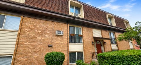 Photo of 1243 Washington Street E #C304, Des Plaines, IL 60016 (MLS # 12709846)