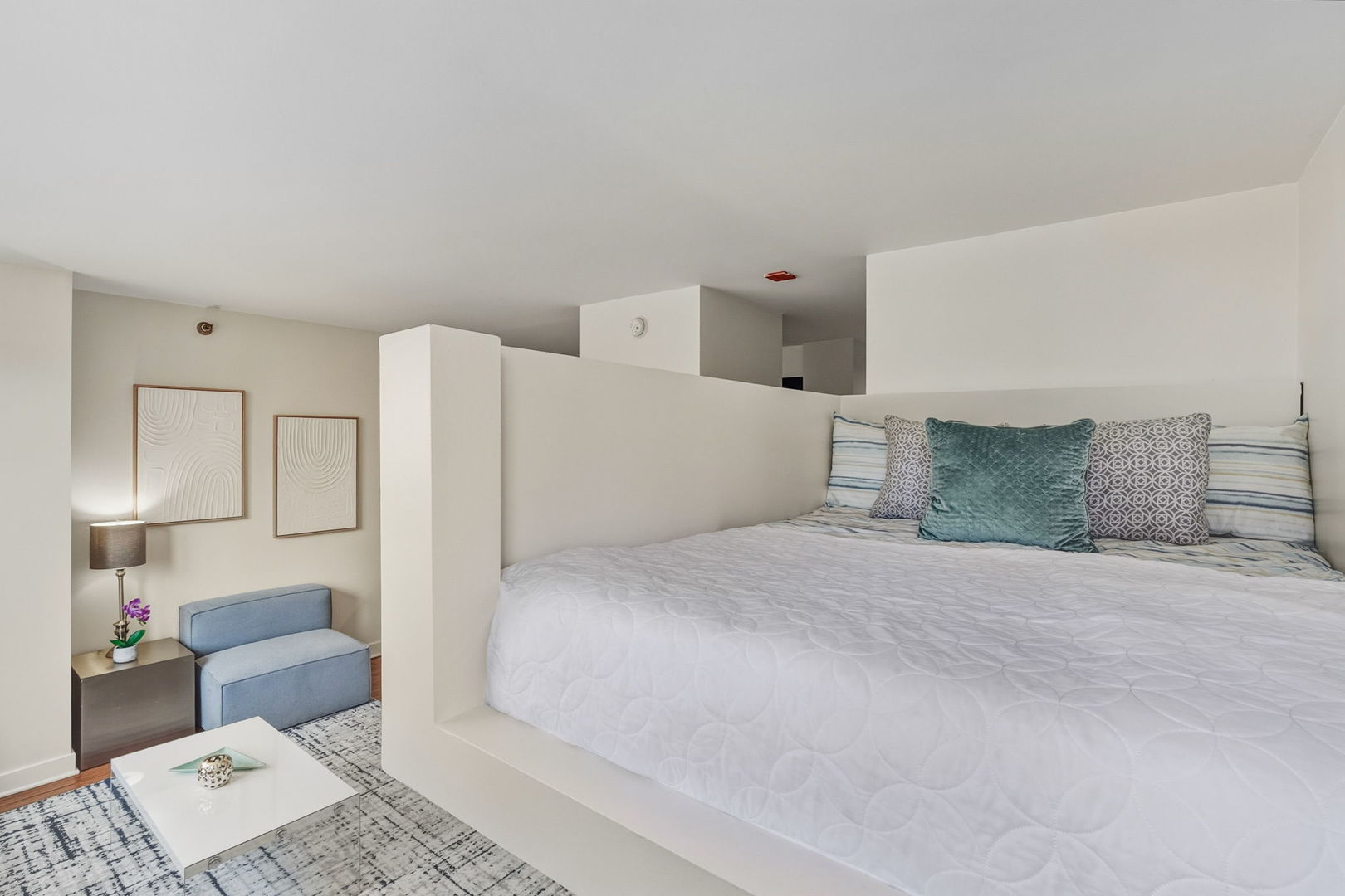 330 N Jefferson Street 406