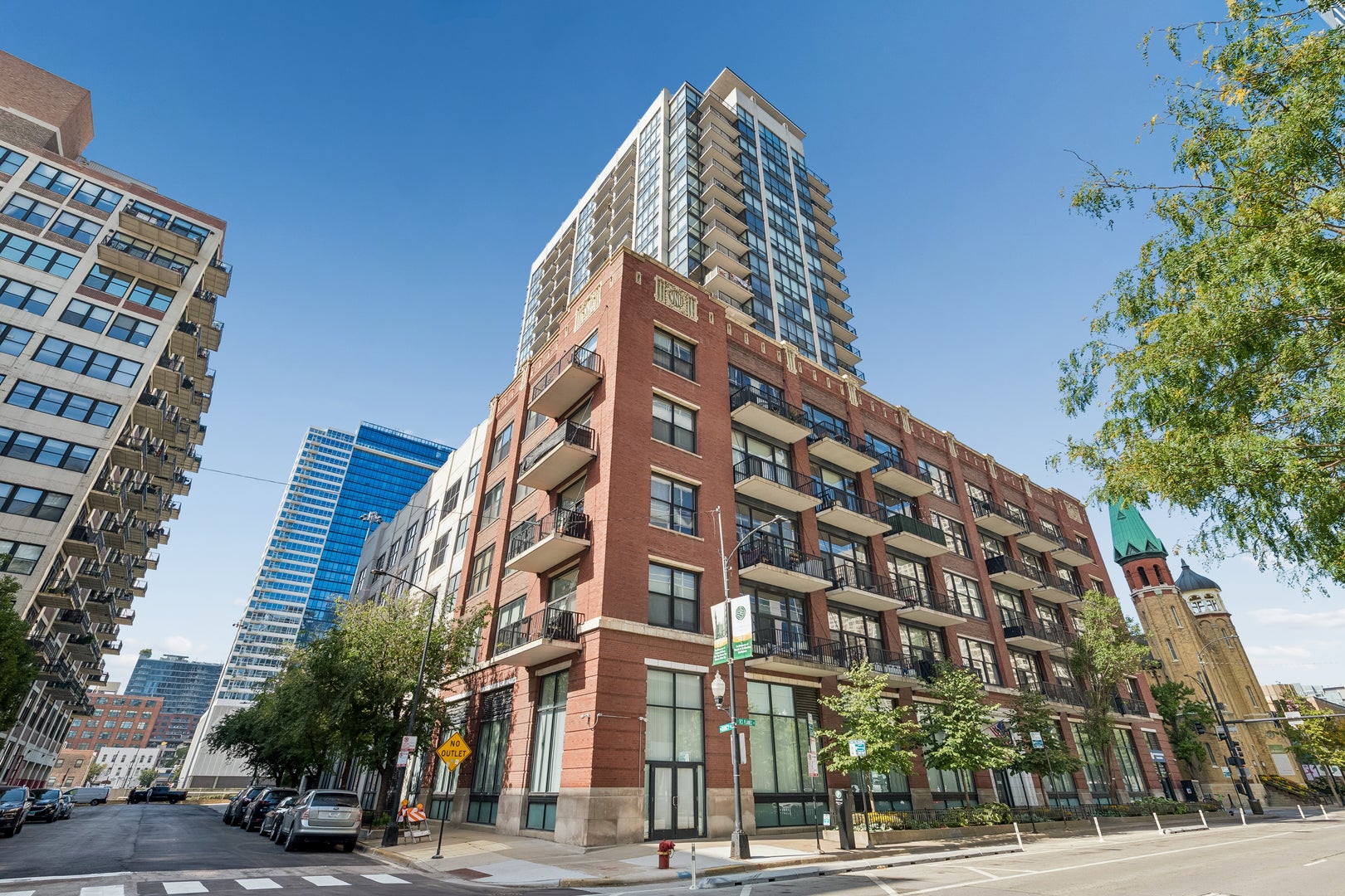 210 S Desplaines Street 607