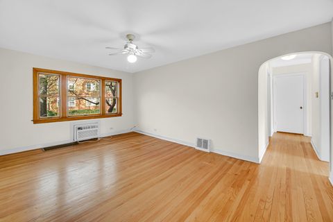 Tiny photo for 1931 W Albion Avenue #1, Chicago, IL 60626 (MLS # 12628200)