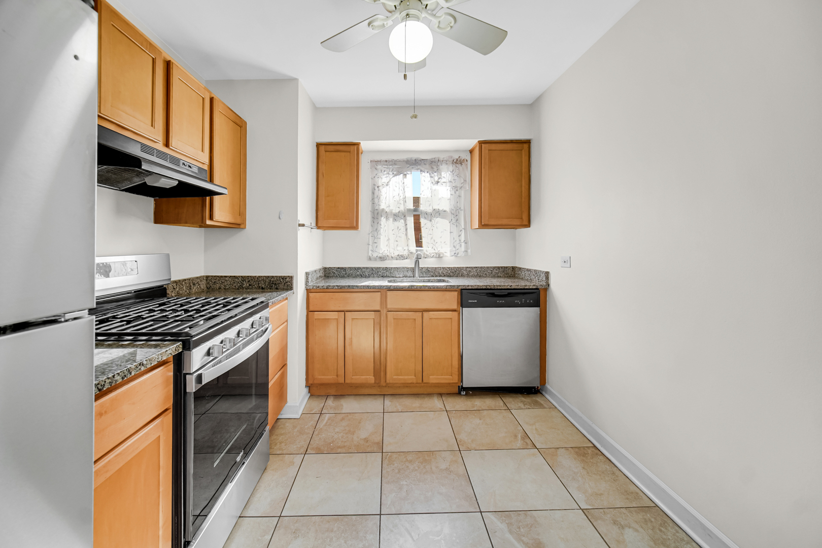 1931 W Albion Avenue 1