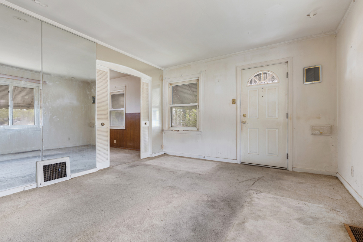 2556 E 97th Place