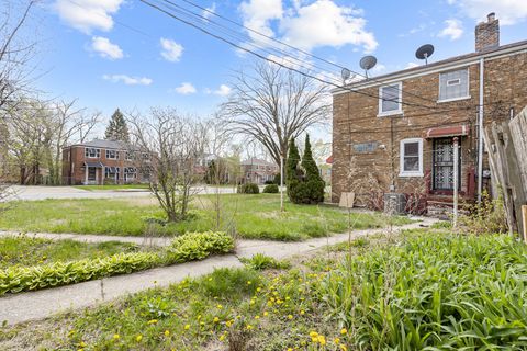 Tiny photo for 2556 E 97th Place, Chicago, IL 60617 (MLS # 12634724)