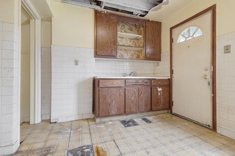 Tiny photo for 2556 E 97th Place, Chicago, IL 60617 (MLS # 12634724)