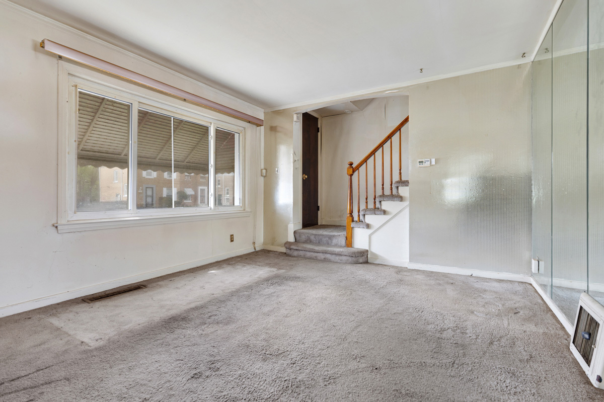 2556 E 97th Place
