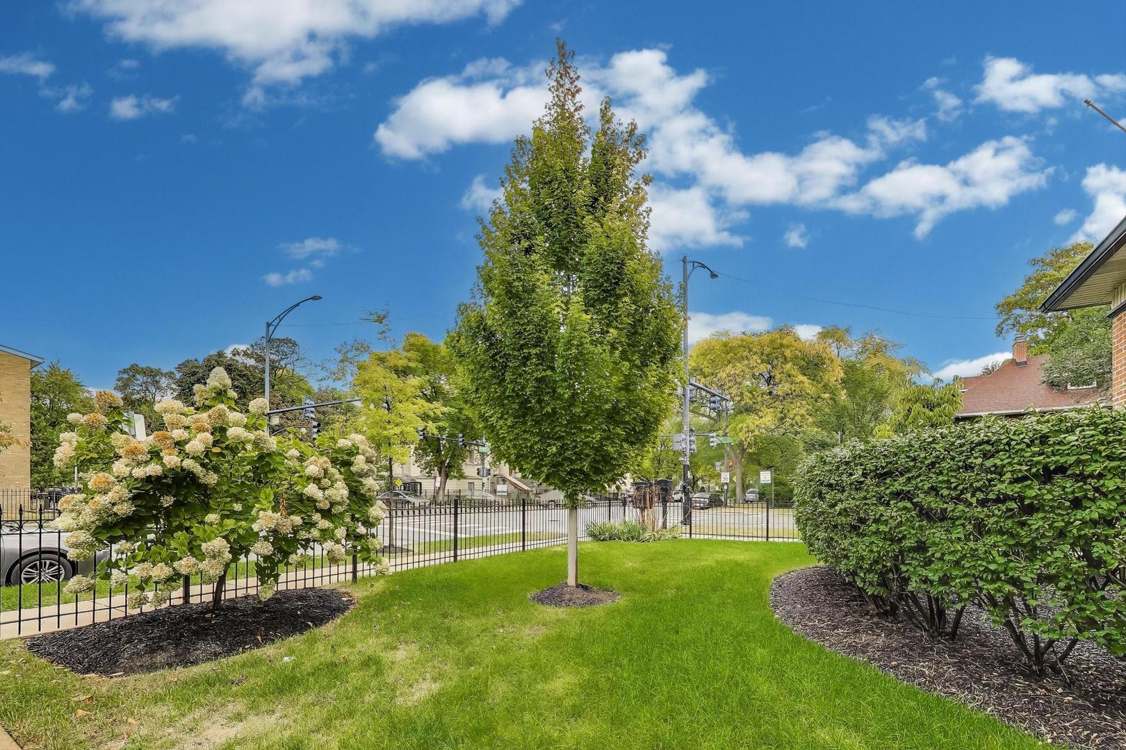 1601 W Touhy Avenue 2