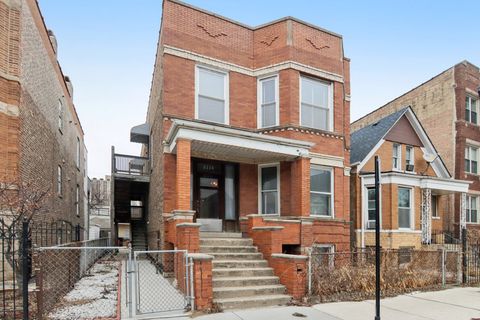 Photo of 2228 W Augusta Boulevard, Chicago, IL 60622 (MLS # 12559737)