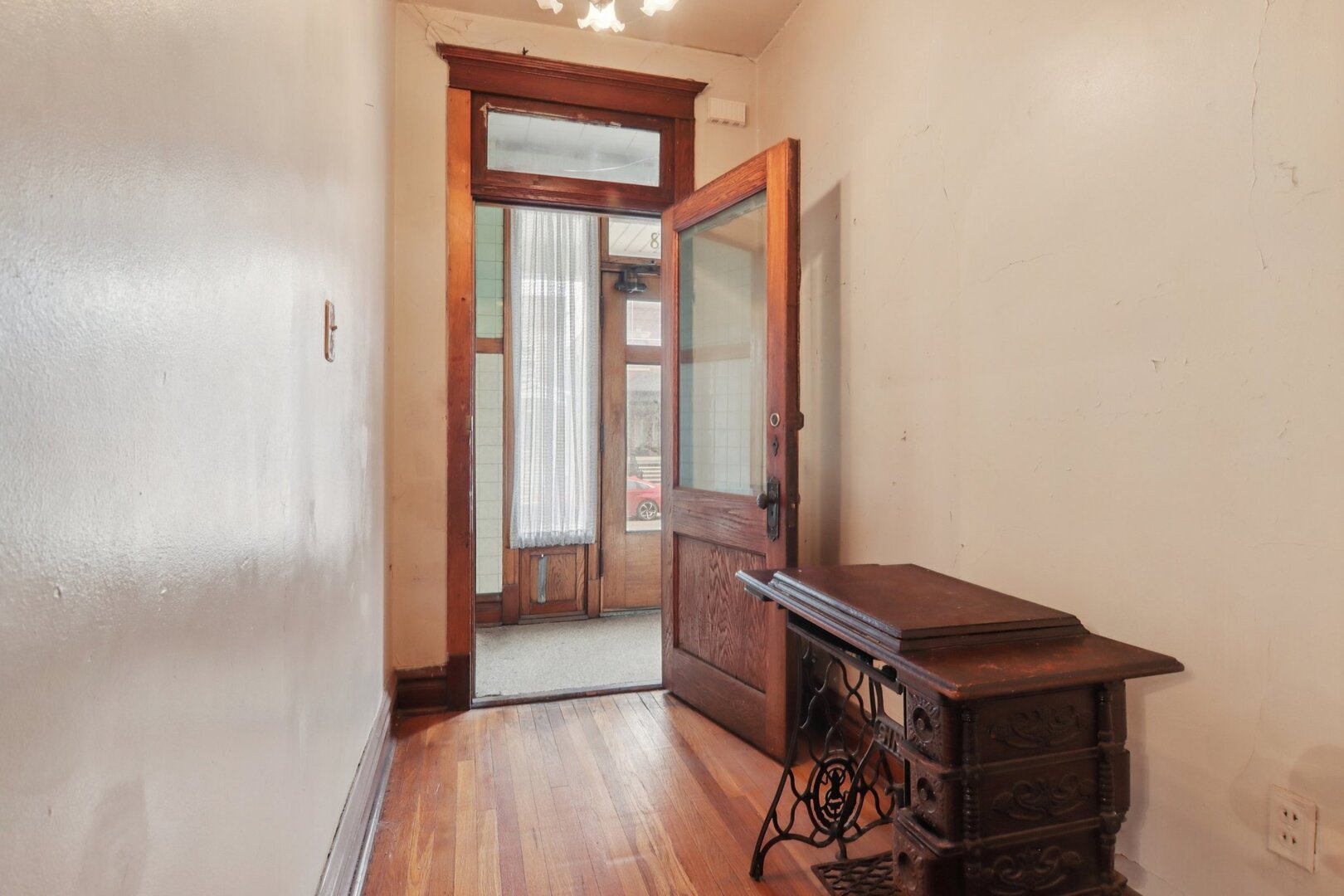 2228 W Augusta Boulevard