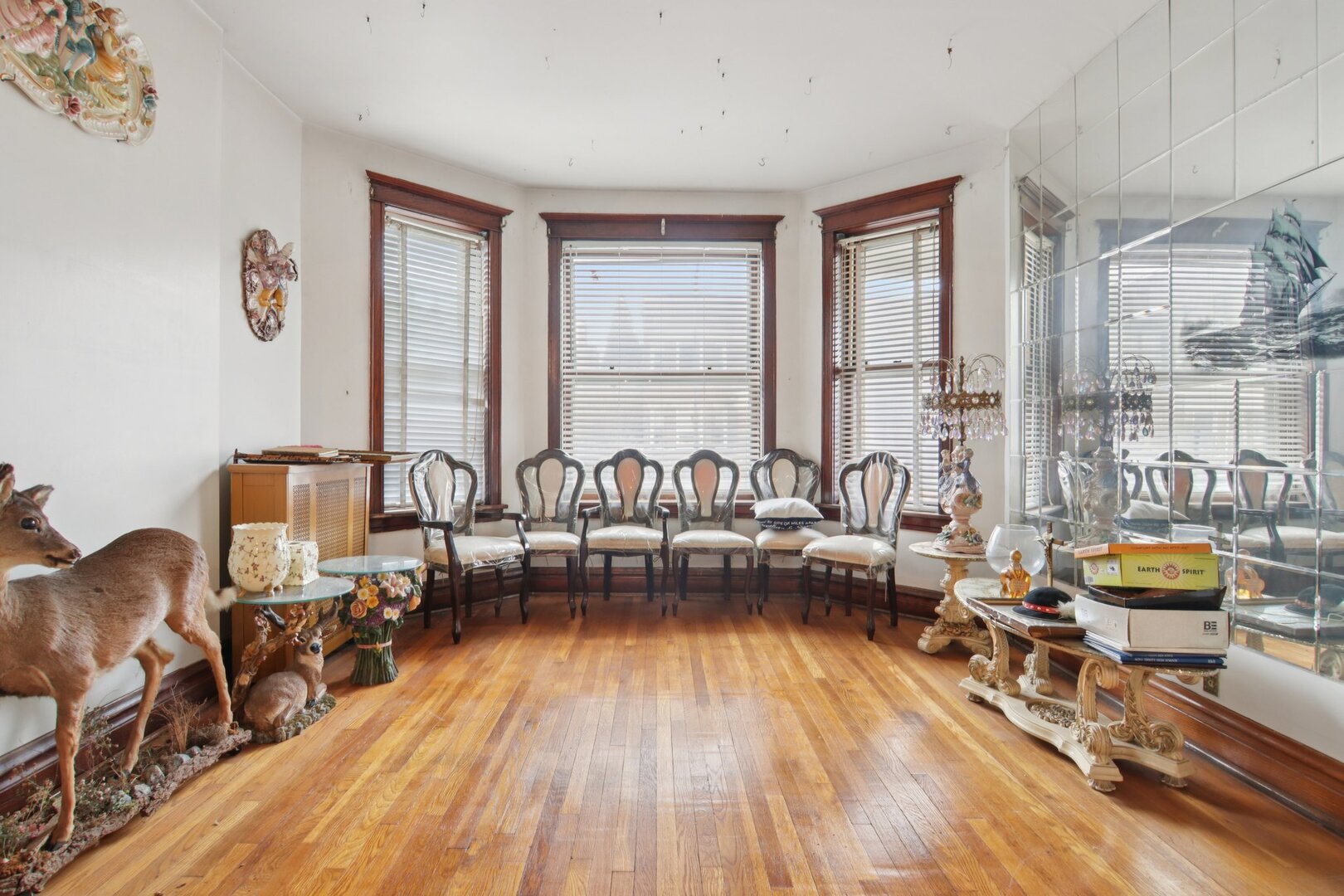 2228 W Augusta Boulevard