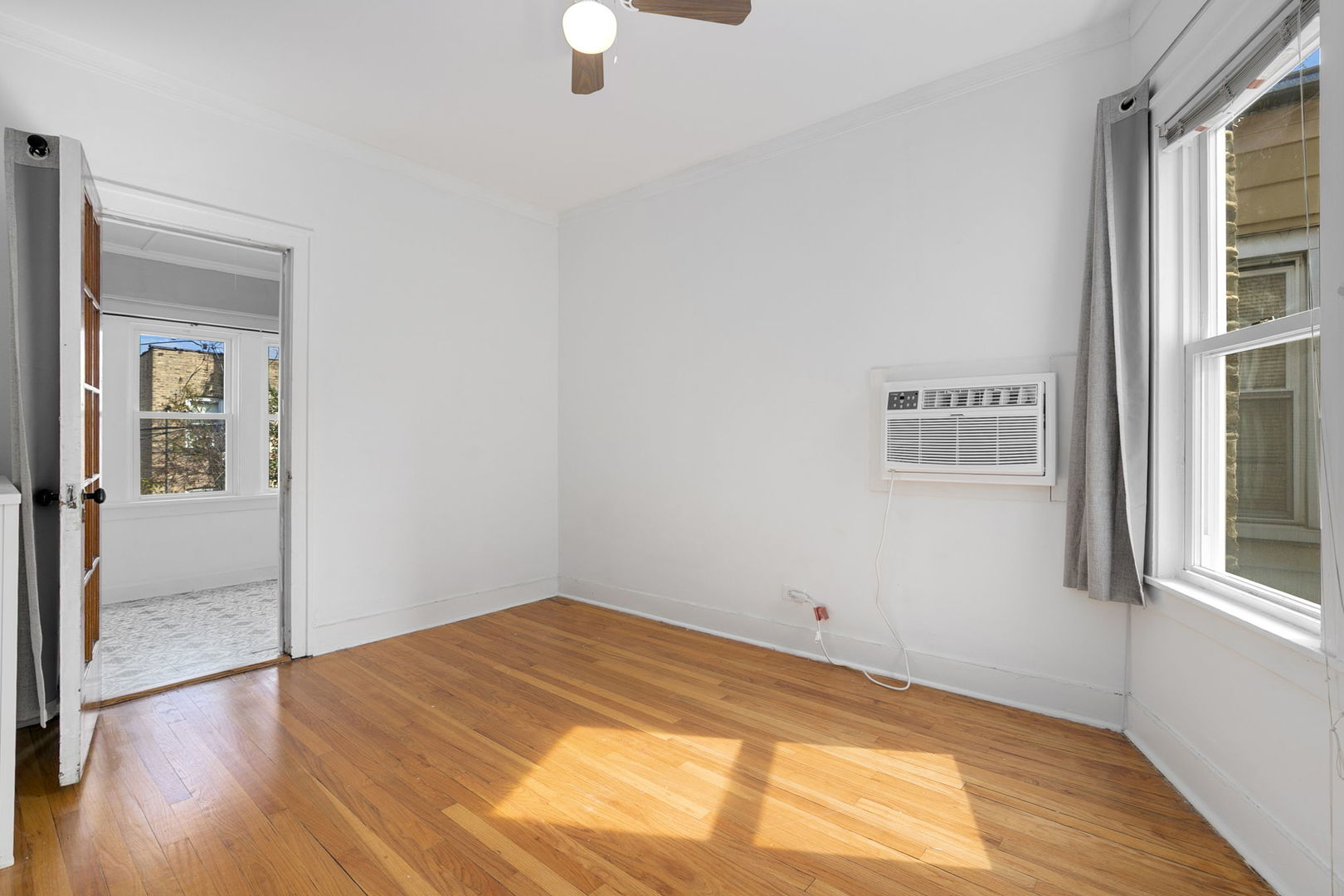 Chicago, Illinois 60641, United States, 2 Bedrooms Bedrooms, ,1 BathroomBathrooms,Residential,Active,195504