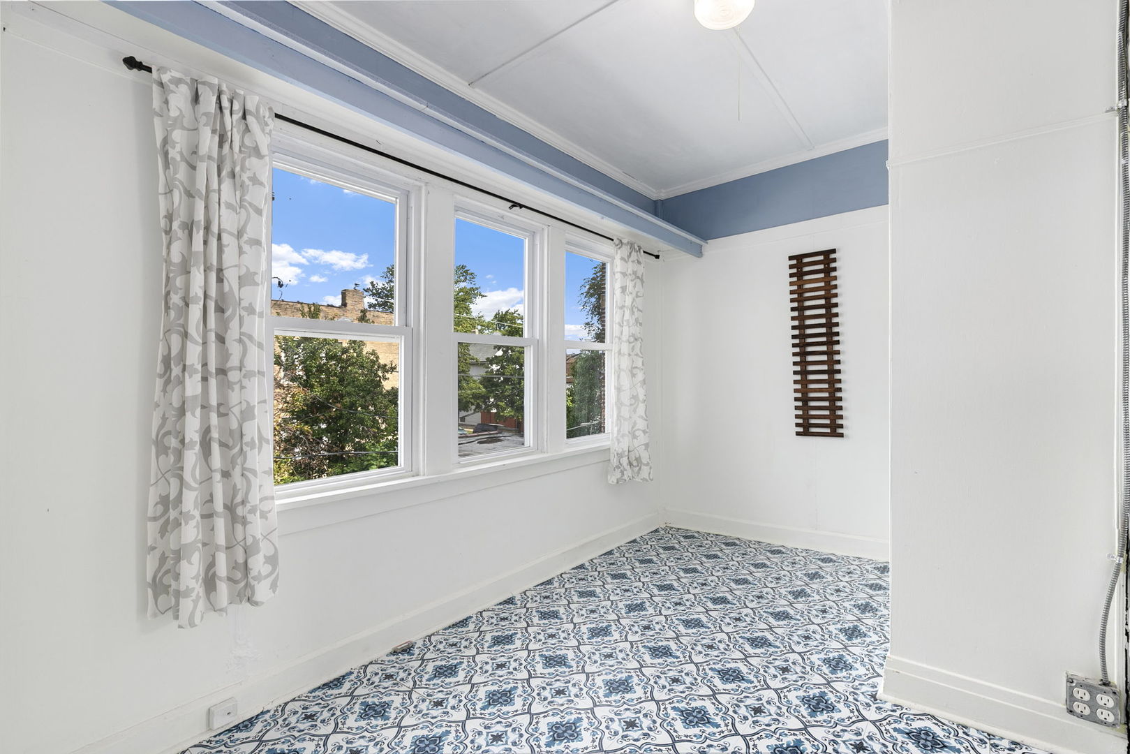 Chicago, Illinois 60641, United States, 2 Bedrooms Bedrooms, ,1 BathroomBathrooms,Residential,Active,195504