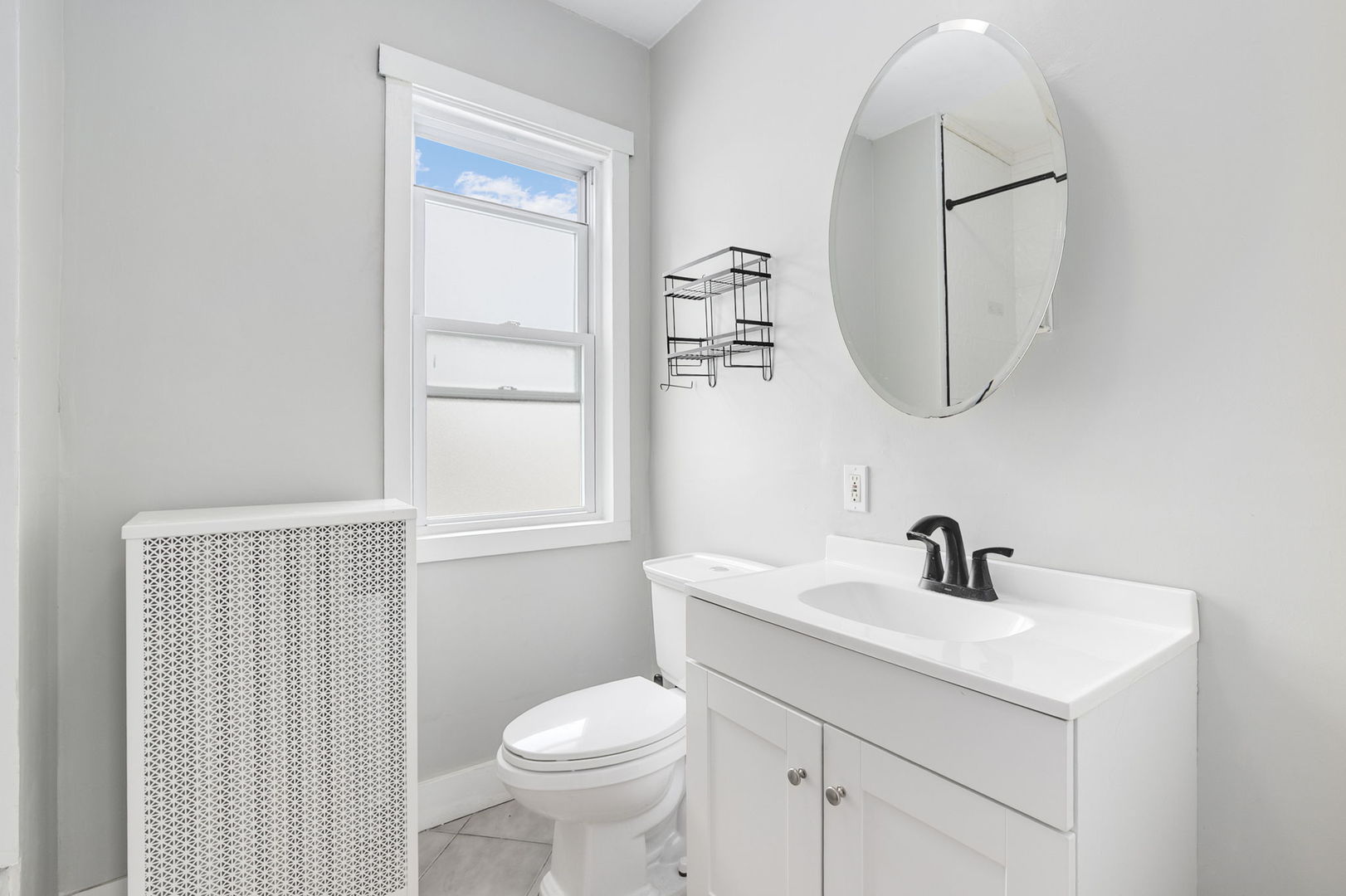 Chicago, Illinois 60641, United States, 2 Bedrooms Bedrooms, ,1 BathroomBathrooms,Residential,Active,195504