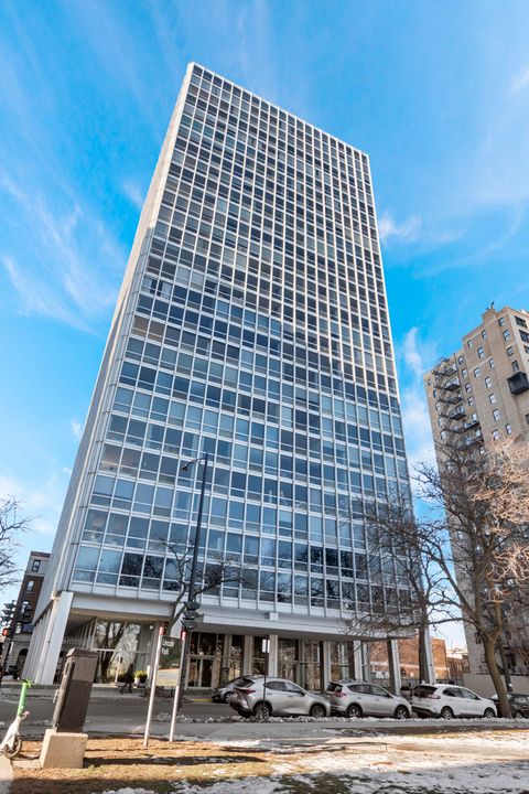 2400 N Lakeview Avenue 2006 Chicago IL 60614