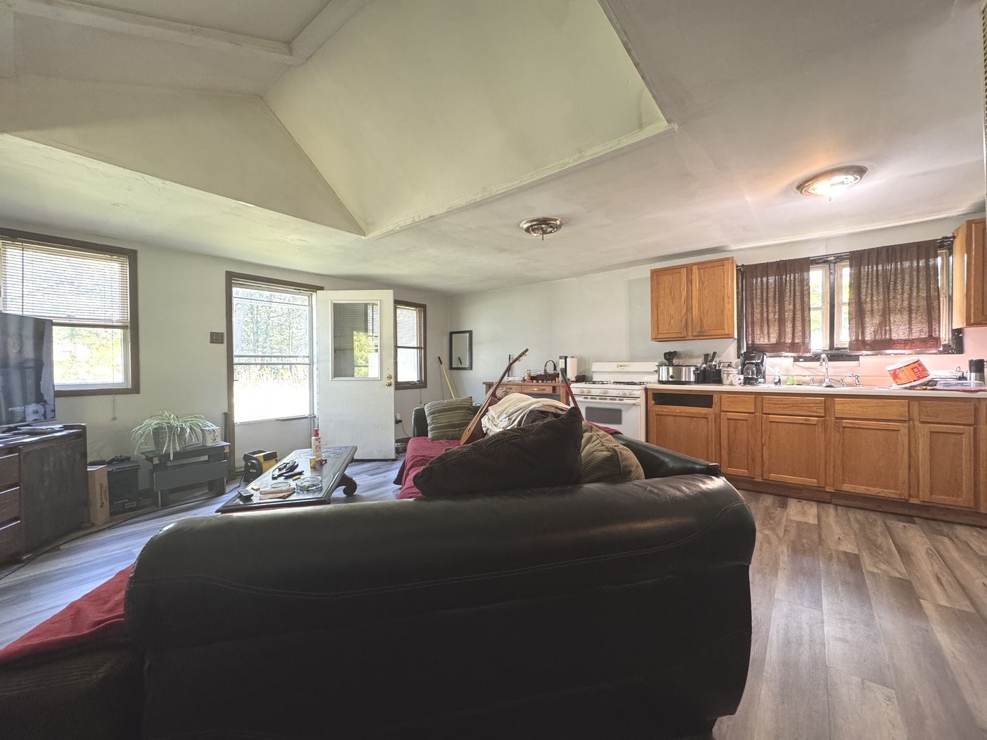 Momence, Illinois 60954, United States, 1 Bedroom Bedrooms, ,1 BathroomBathrooms,Residential,Active,221427