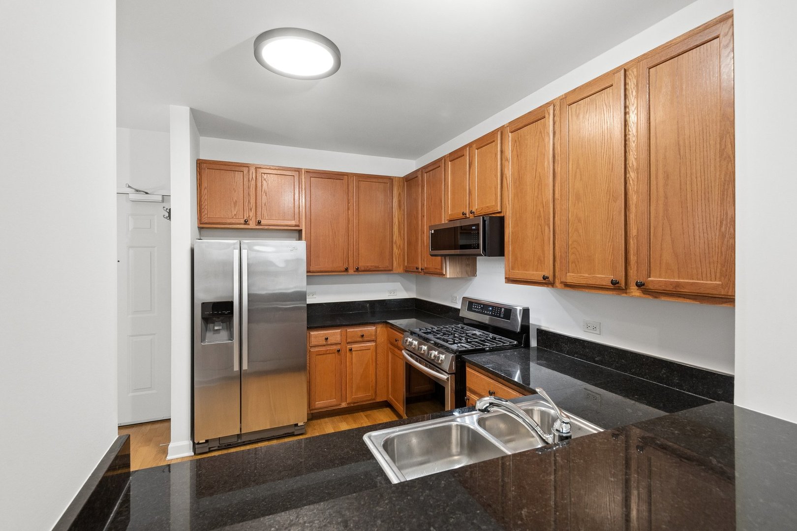 1600 S PRAIRIE Avenue 705