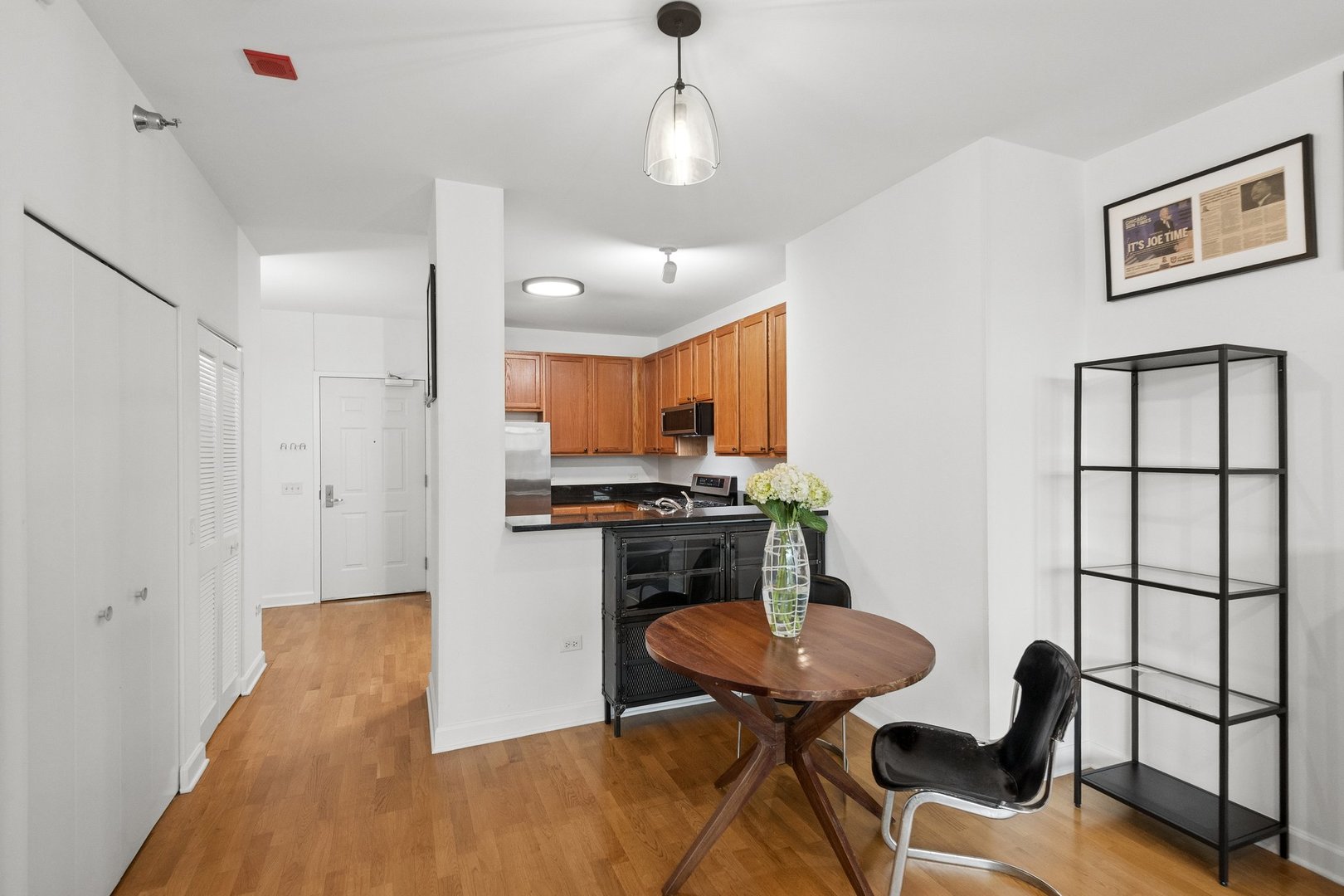 1600 S PRAIRIE Avenue 705