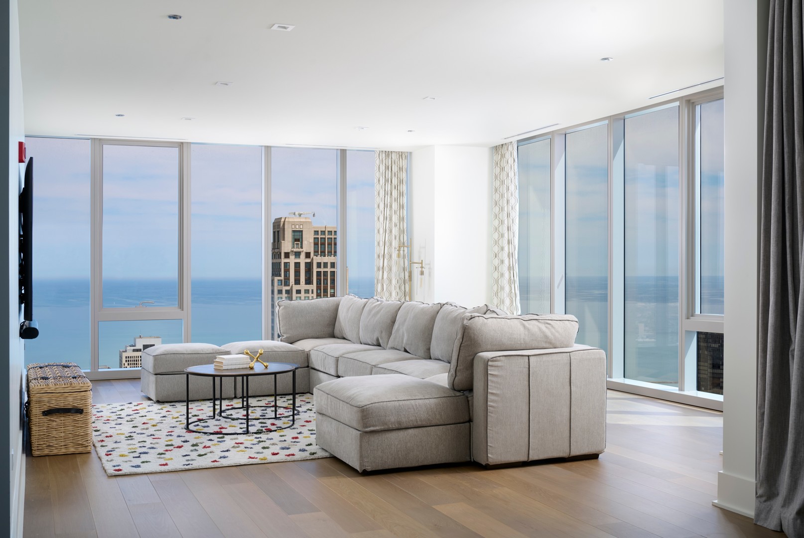 363 E Wacker Drive 6106