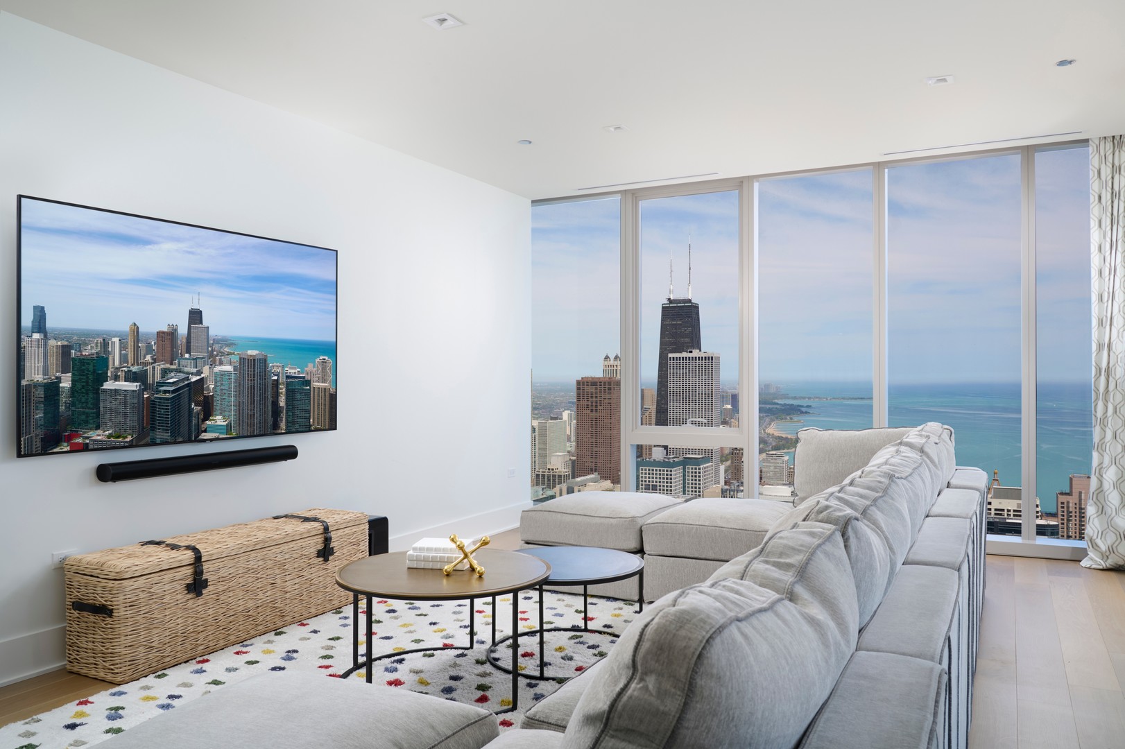 363 E Wacker Drive 6106