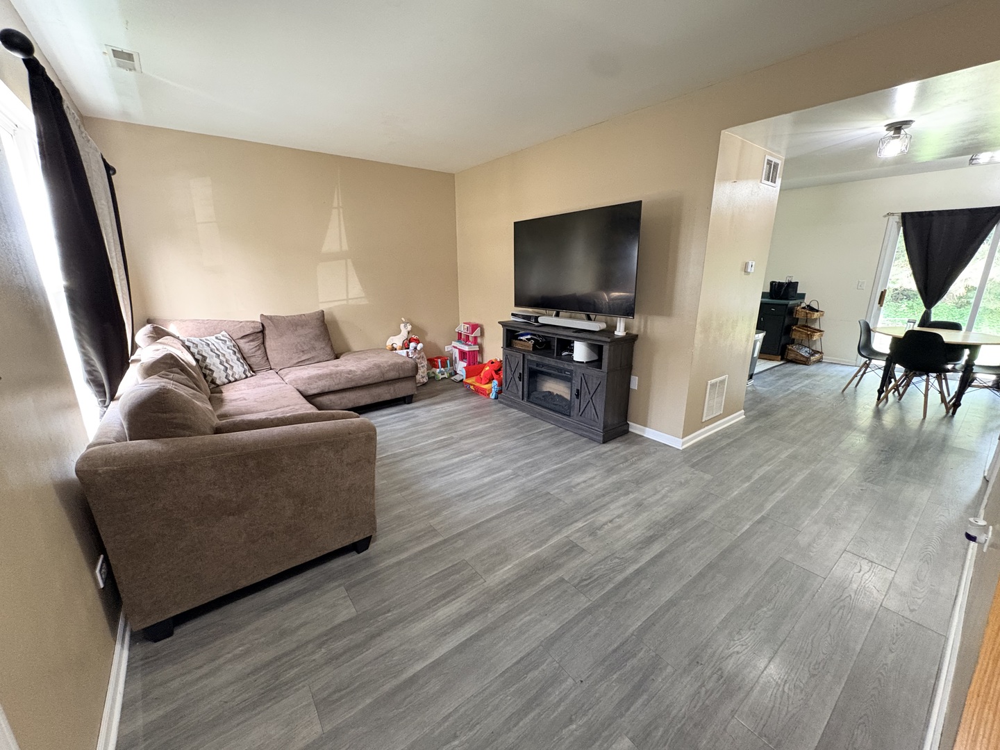 1422 W SPLIT OAK Circle