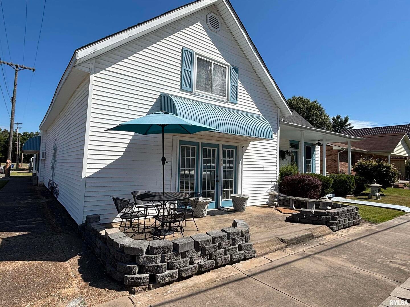 203 E 4TH Street