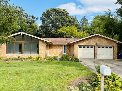 Photo of 506 Stevens Court, Sleepy Hollow, IL 60118 (MLS # 12485381)