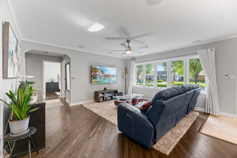Tiny photo for 9 N Waverly Place, Mount Prospect, IL 60056 (MLS # 12696159)