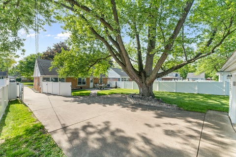 Tiny photo for 9 N Waverly Place, Mount Prospect, IL 60056 (MLS # 12696159)