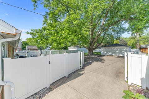 Tiny photo for 9 N Waverly Place, Mount Prospect, IL 60056 (MLS # 12696159)