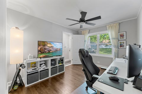 Tiny photo for 9 N Waverly Place, Mount Prospect, IL 60056 (MLS # 12696159)