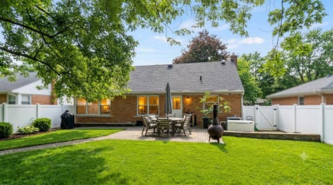 Tiny photo for 9 N Waverly Place, Mount Prospect, IL 60056 (MLS # 12696159)