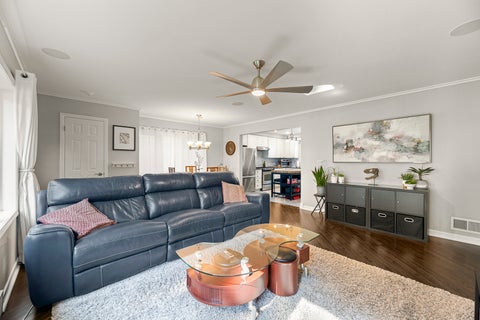 Tiny photo for 9 N Waverly Place, Mount Prospect, IL 60056 (MLS # 12696159)