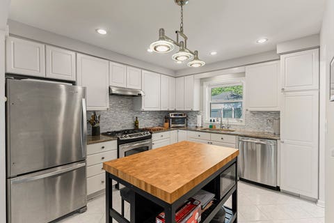 Tiny photo for 9 N Waverly Place, Mount Prospect, IL 60056 (MLS # 12696159)