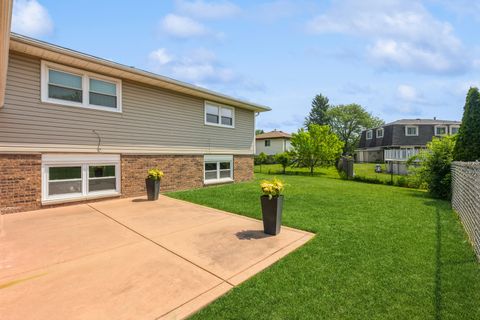 Tiny photo for 10927 S Circle Drive, Palos Hills, IL 60465 (MLS # 12497451)