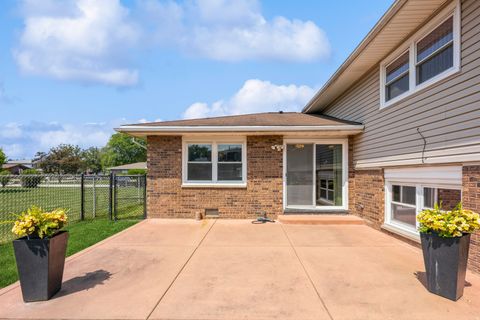 Tiny photo for 10927 S Circle Drive, Palos Hills, IL 60465 (MLS # 12497451)