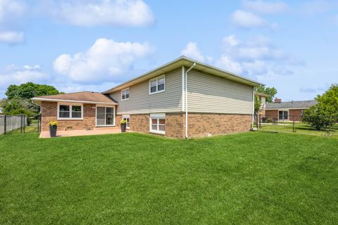 Tiny photo for 10927 S Circle Drive, Palos Hills, IL 60465 (MLS # 12497451)