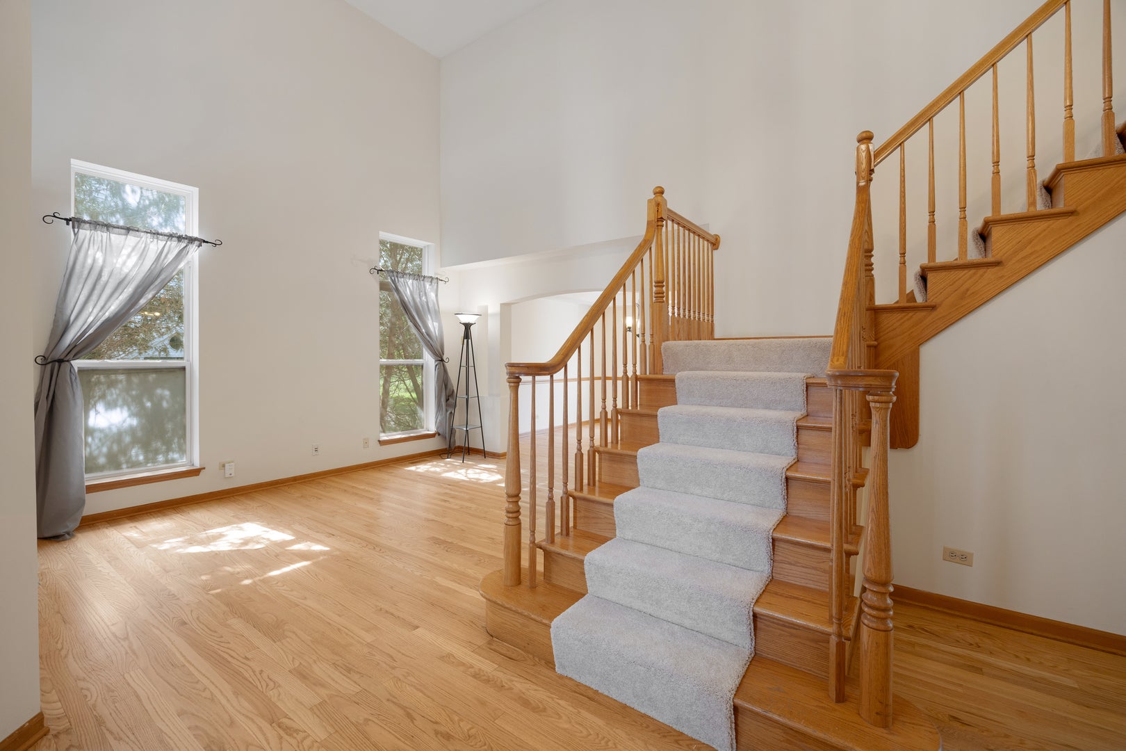 2519 CRESTVIEW Drive