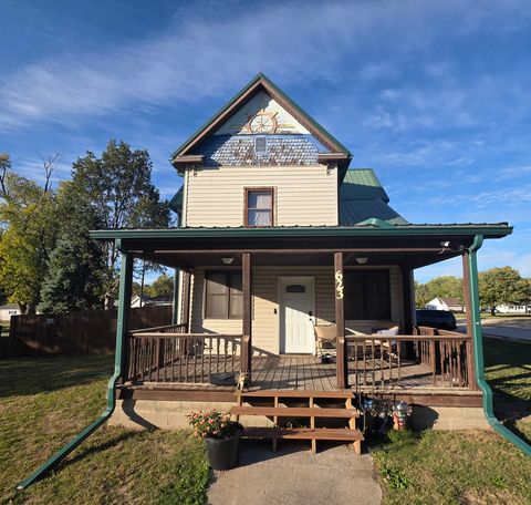 Photo of 623 E Clay Street, Clinton, IL 61727 (MLS # 12499677) Photo of 623 E Clay Street, Clinton, IL 61727 (MLS # 12499677)