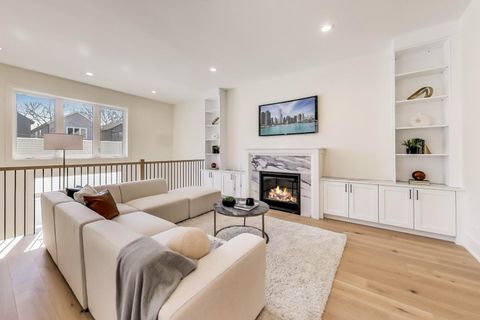 Tiny photo for 2617 W Carmen Avenue, Chicago, IL 60625 (MLS # 12598309)