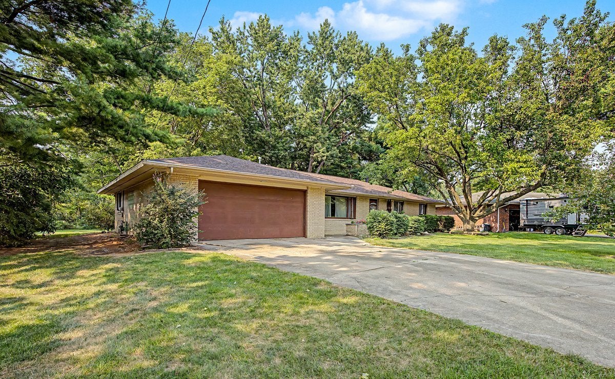 109 E Parkview Drive