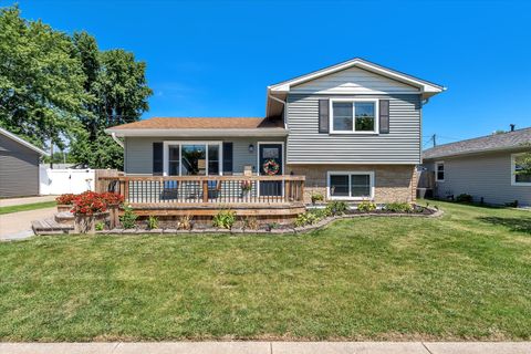 Photo of 425 N 6th Street, Eldridge, IA 52748 (MLS # 12696709)