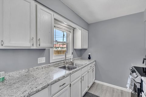 Tiny photo for 425 N 6th Street, Eldridge, IA 52748 (MLS # 12696709)
