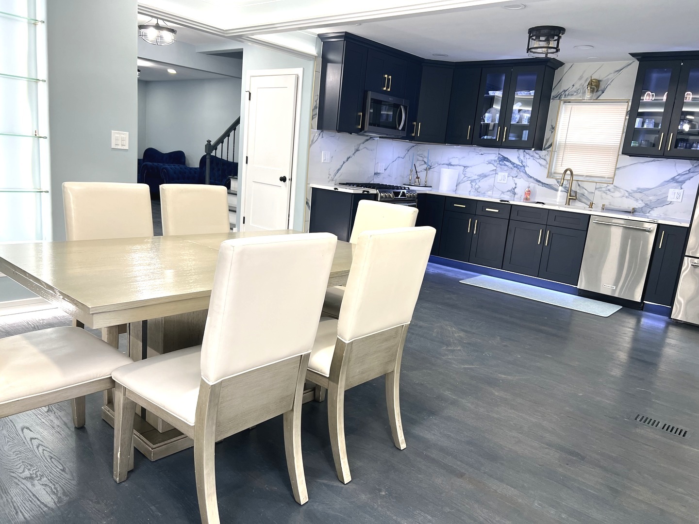 7125 S Hamlin Avenue